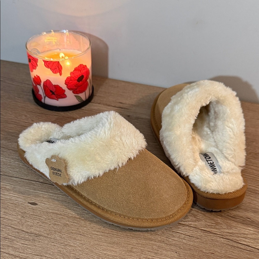 MINNETONKA Suede Leather and Cream Slippers with Faux Fur Lining, NWT